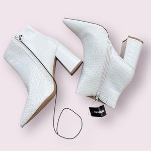 Express nwt white heeled booties textured never worn only tried on mod 70s